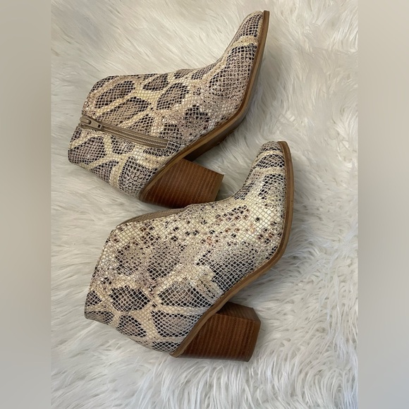 Diba True Look Down Genuine Leather Snake Print Slip On Block Heel Boots Sz 7.5 - Picture 5 of 13